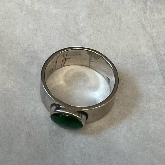 Burmese Jade Ring - Picture 3 of 15